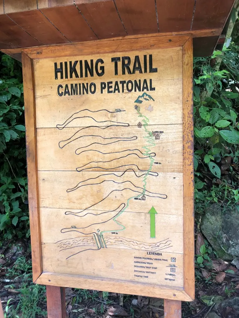 hike to machu picchu from aguas calientes sign